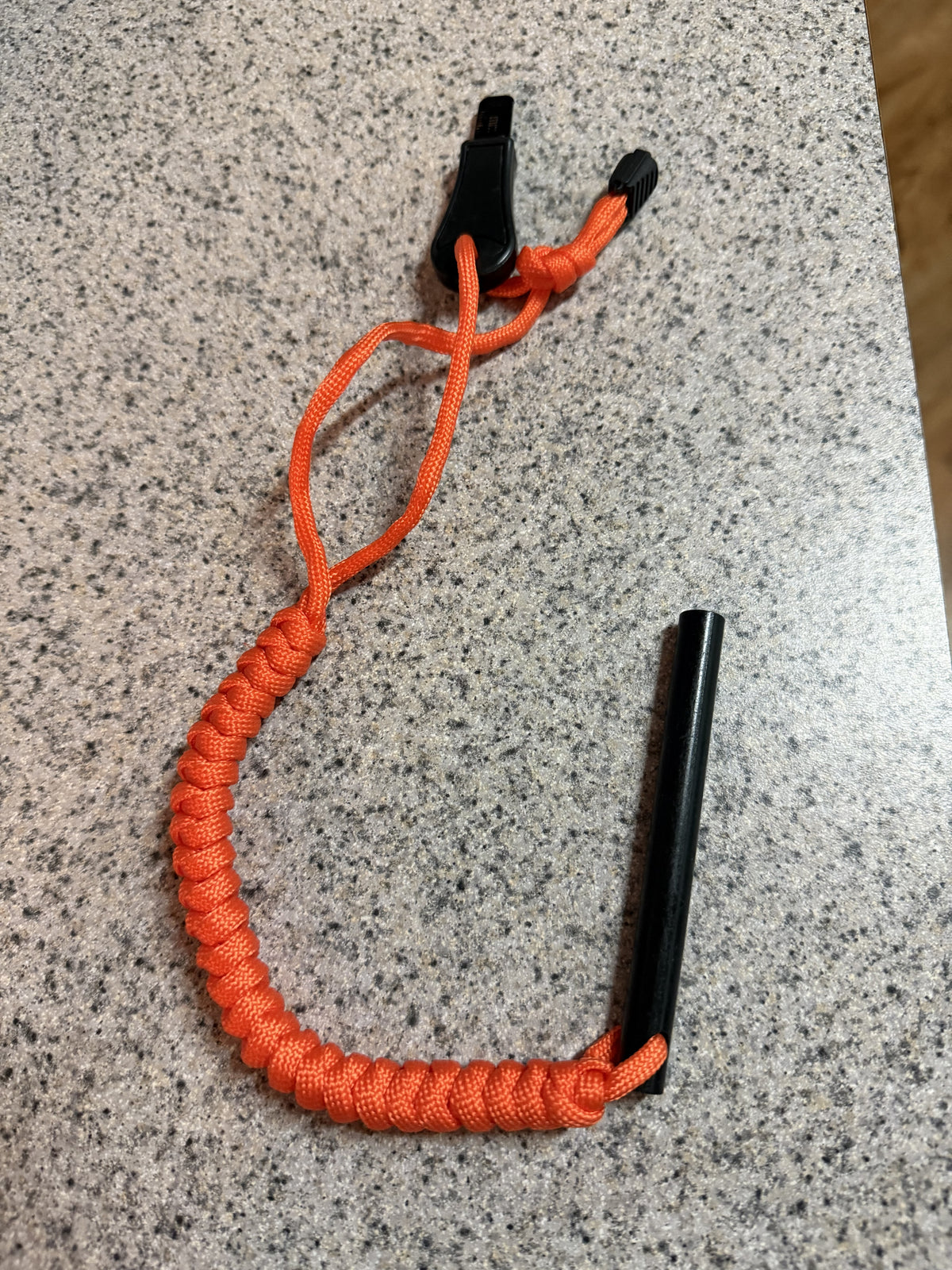 Blaze 4 Inch x 10mm Ferro Rod Fire Starter with Paracord Lanyard and Striker
